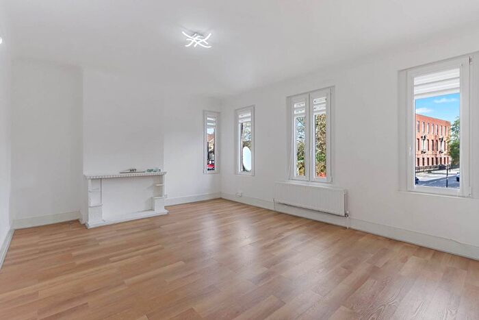 2 Bedroom Maisonette To Rent In Chingford Road, Walthamstow, London, E17