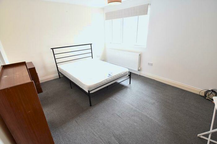 Flat To Rent In New Bedford Road, Luton, LU1