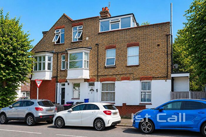 3 Bedroom Maisonette For Sale In Fairmead Avenue, Westcliff-On-Sea, SS0