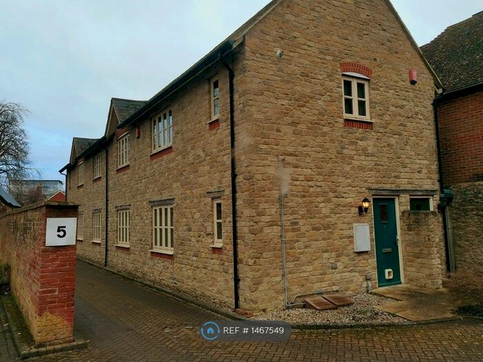 1 Bedroom Flat To Rent In Gilmore Court, Highworth, Swindon, SN6