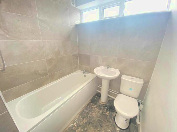 1 Bedroom Flat To Rent In Nevanthon Road, Western Park, Leicester LE3