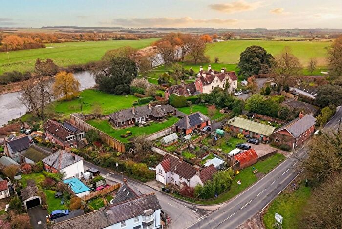 3 Bedroom Detached House For Sale In Crawford Bridge, Spetisbury, DT11