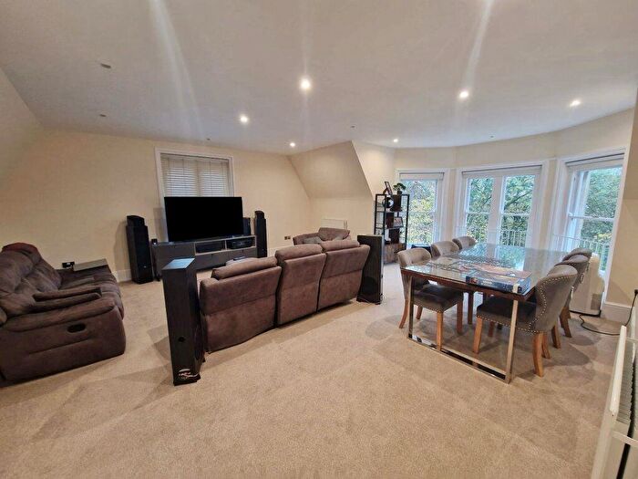 2 Bedroom Apartment To Rent In Chigwell, IG8