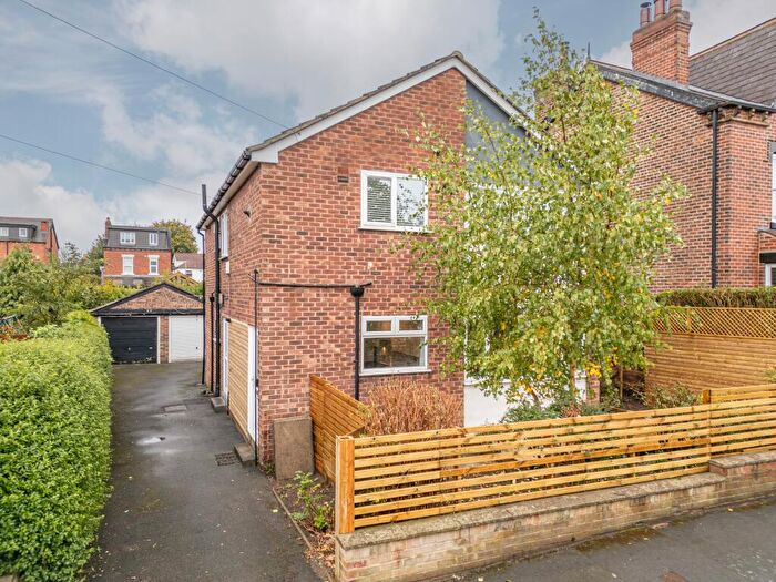 2 Bedroom Flat To Rent In Gledhow Wood Avenue, Roundhay, Leeds, LS8