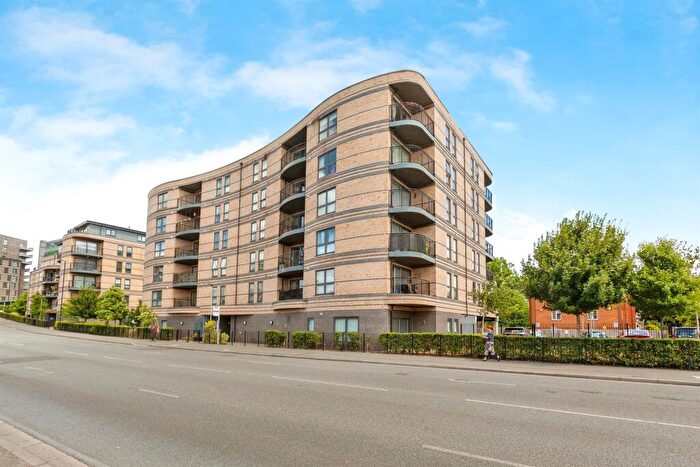 2 Bedroom Apartment For Sale In Windsor Road, Slough, SL1