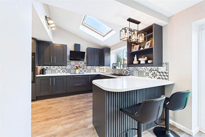 4 Bedroom End Of Terrace House For Sale In Hazell Close, Clevedon, BS21