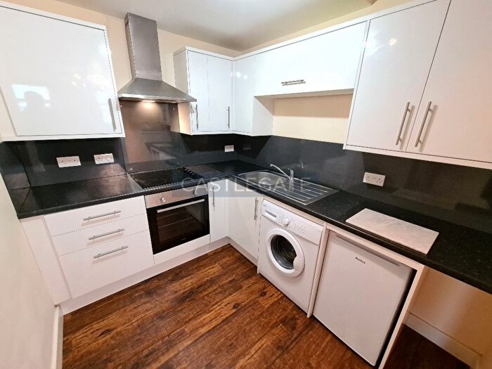 2 Bedroom Flat To Rent In New Street, Huddersfield, HD1