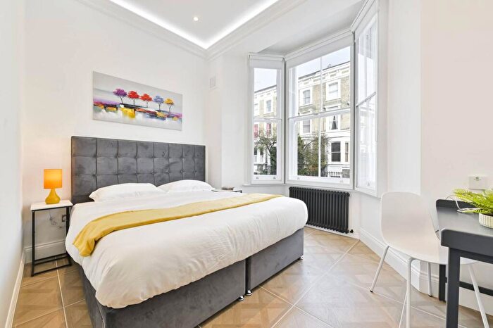 2 Bedroom Flat To Rent In Finborough Road, Chelsea, London, SW10