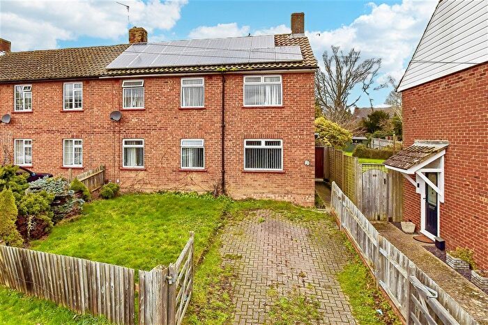 3 Bedroom Semi Detached House For Sale In York Road, Tonbridge, Kent, TN10