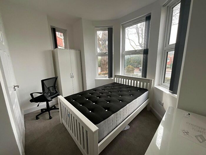 3 Bedroom Flat To Rent In Derby Road, Nottingham, Nottinghamshire, NG7