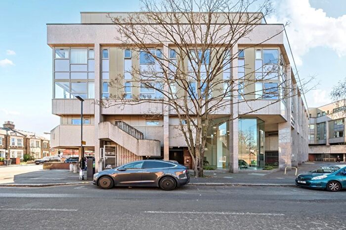 1 Bedroom Flat For Sale In Tyron Apartments, Hounslow, TW3