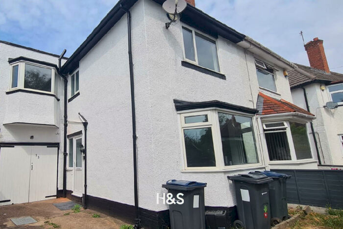 3 Bedroom Semi-Detached House To Rent In Julia Avenue, Pype Hayes, B24