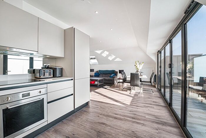 2 Bedroom Flat For Sale In Brampton Road, Bexleyheath, DA7