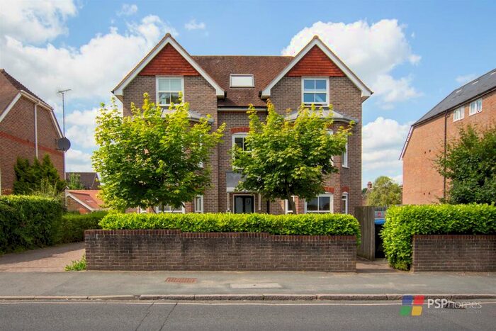 2 Bedroom Flat To Rent In Sydney Road, Haywards Heath, RH16