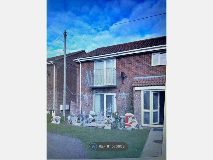 2 Bedroom Flat To Rent In Sandsfoot Court, Weymouth, DT4