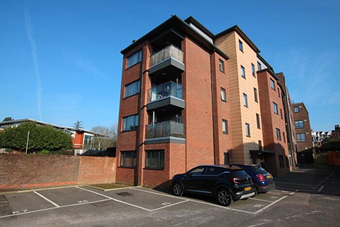 1 Bedroom Flat For Sale In Kelsey Apartments, Leatherhead, KT22