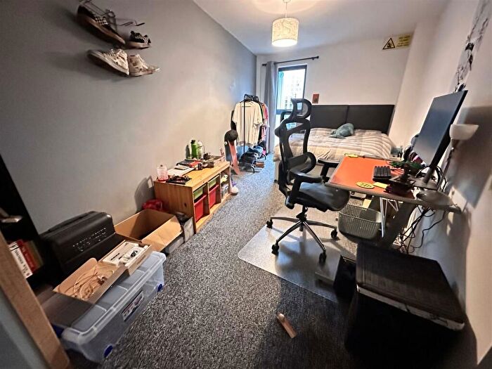 2 Bedroom Flat For Sale In Chapel Street, Salford, M3