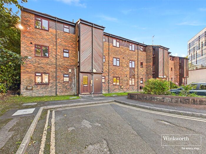 1 Bedroom Flat To Rent In Cheriton Court, Reading, Berkshire, RG1