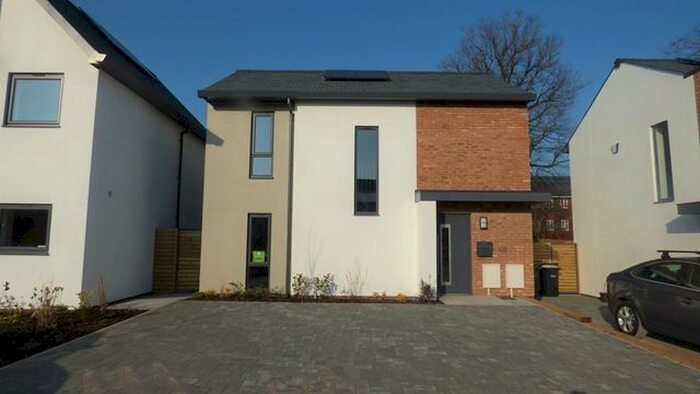 3 Bedroom Detached House To Rent In The Green, Exeter, EX2