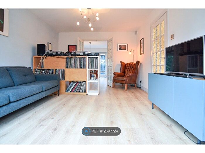 3 Bedroom End Terrace House To Rent In Lords Close, London, SE21