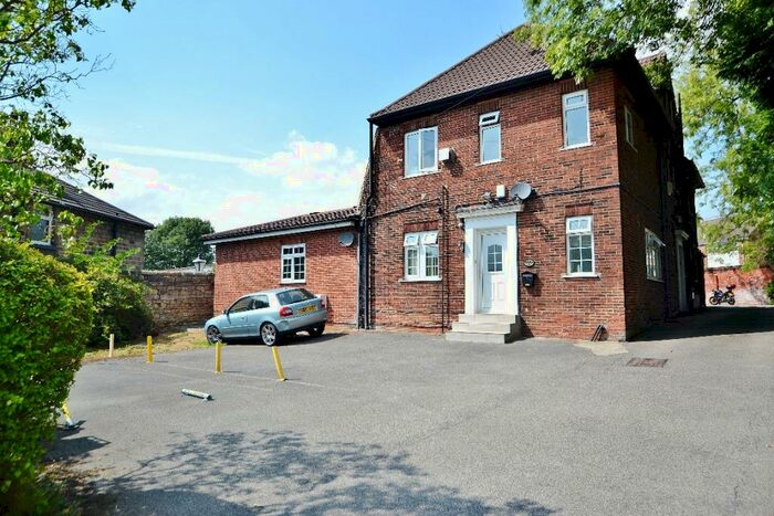 3 Bedroom Flat To Rent In Harrogate Road, Moortown, Leeds, LS17