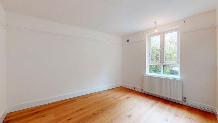 3 Bedroom Flat To Rent In Canada Crescent, London, W3