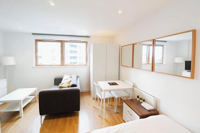 1 Bedroom Flat To Rent In Gateway South, Marsh Lane, Leeds, LS9