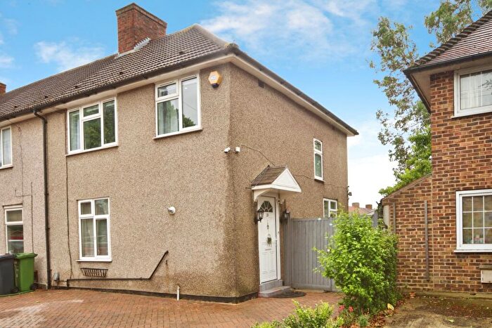 3 Bedroom End Of Terrace House For Sale In Oxlow Lane, Dagenham, Essex, RM9