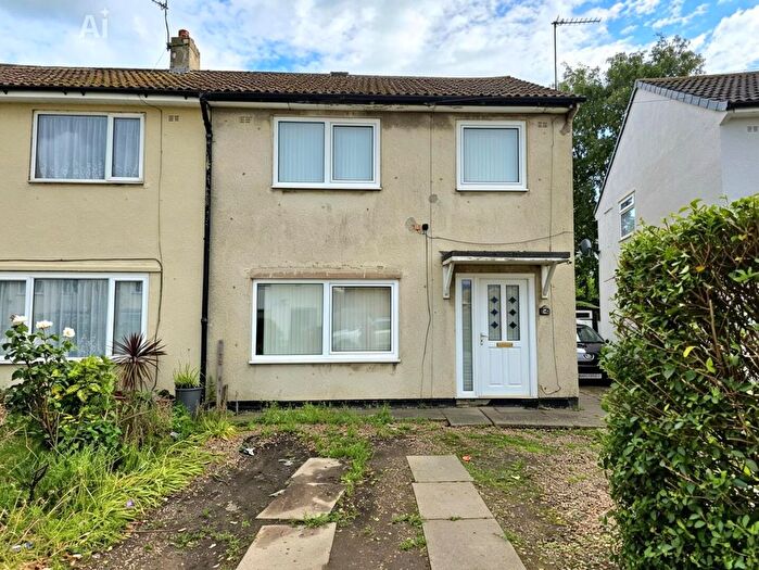 3 Bedroom Semi-Detached House To Rent In Oakdene, New Rossington, Doncaster, DN11