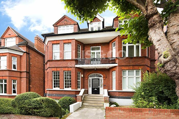 3 Bedroom Apartment To Rent In Chesterford Gardens, Hampstead, NW3