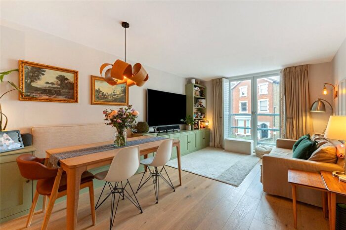 2 Bedroom Flat For Sale In Wimbledon Hill Road, London, SW19