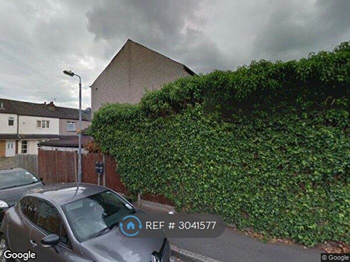 3 Bedroom End Of Terrace House To Rent In Aveley Road, Romford, RM1