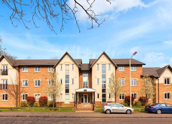 2 Bedroom Apartment For Sale In High Street, Berkhamsted, Hertfordshire, HP4