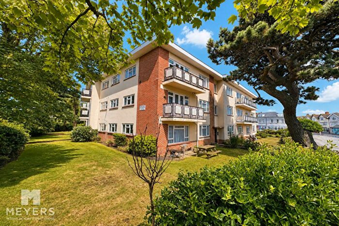 2 Bedroom Flat For Sale In Belle Vue Road, Bournemouth, BH6