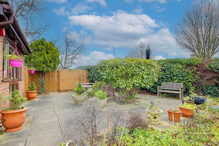 1 Bedroom Flat For Sale In Ainsley Close, Edmonton, N9