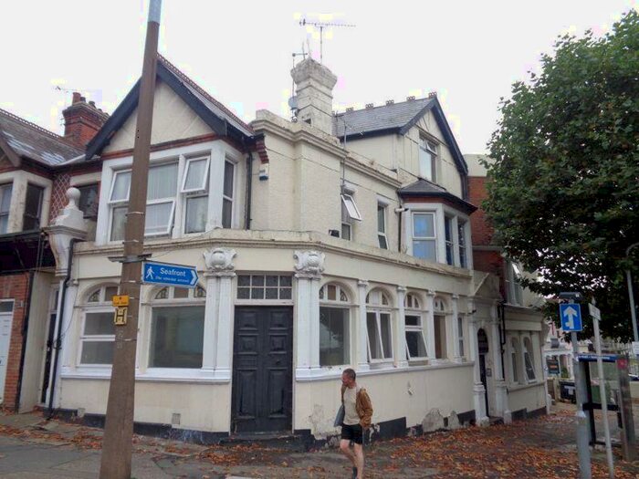 2 Bedroom Flat To Rent In Station Road, Westcliff-On-Sea, SS0