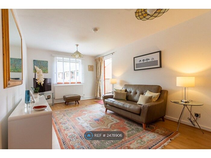 1 Bedroom Flat To Rent In Cooper Close, London, SE1