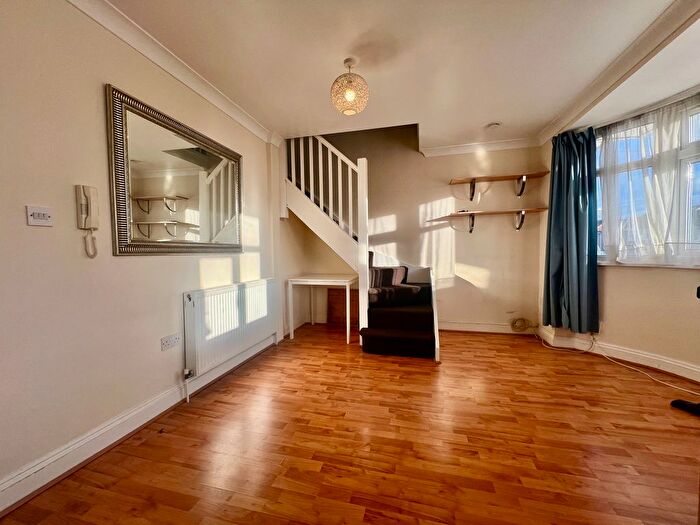 1 Bedroom Flat To Rent In Warden Avenue, Harrow, HA2