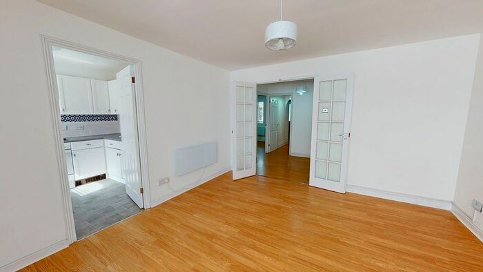 2 Bedroom Flat To Rent In Richens Close, Hounslow, TW3