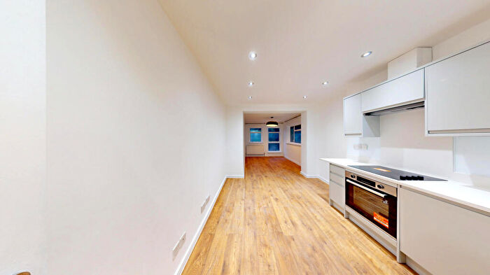 2 Bedroom Flat To Rent In Corringham Road, London, NW11