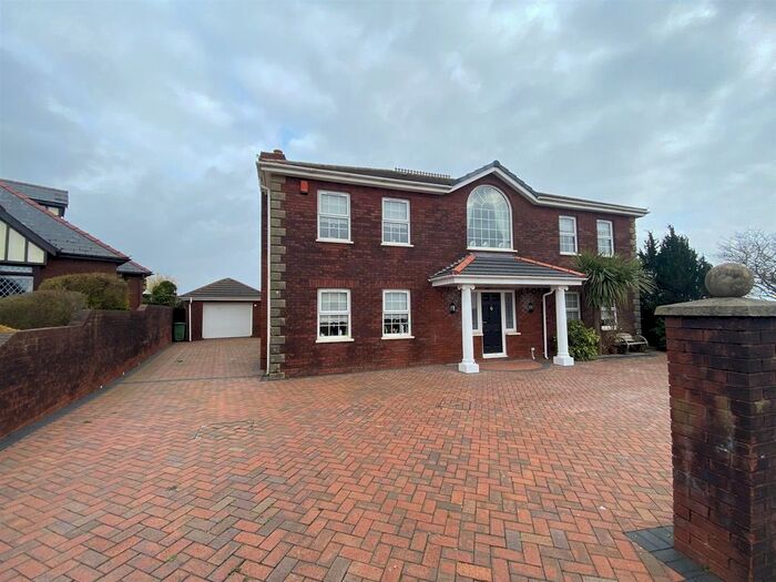 4 Bedroom Detached House For Sale In Llannon Road, Felinfoel, Llanelli, SA14