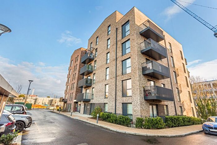 2 Bedroom Flat To Rent In Riverwell Close, Watford, WD18