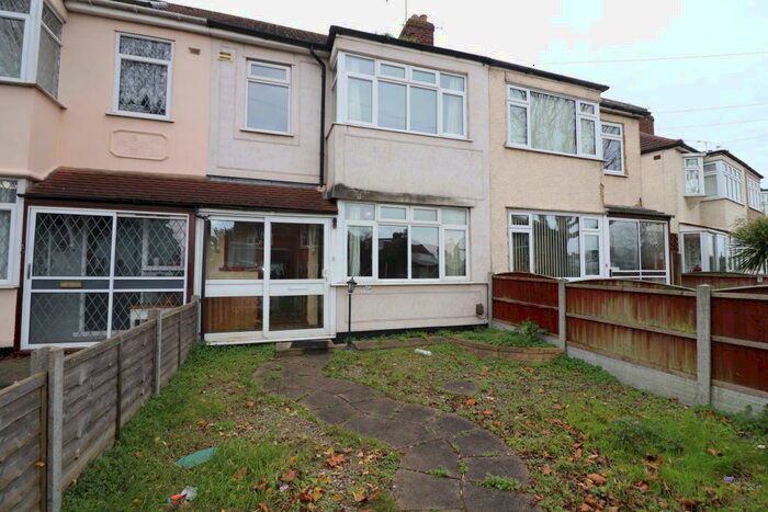 3 Bedroom House To Rent In South End Road, Rainham, RM13