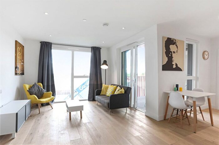 1 Bedroom Flat To Rent In Material Walk, Hayes, UB3