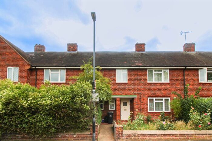 3 Bedroom House For Sale In Allington Avenue, London, N17