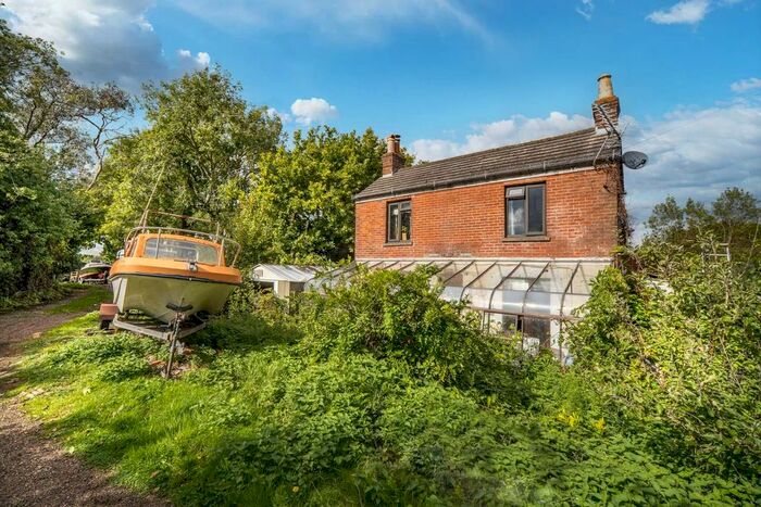 2 Bedroom Detached House For Sale In Marks Corner, Newport, PO30