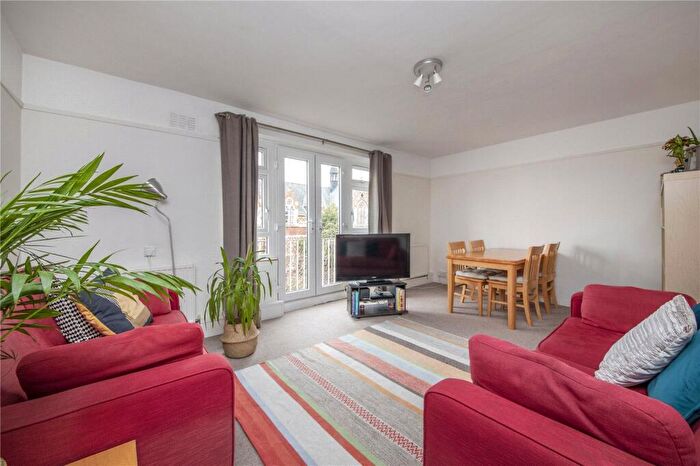 3 Bedroom Flat To Rent In Humphrey Court, Battersea High Street, London, SW11