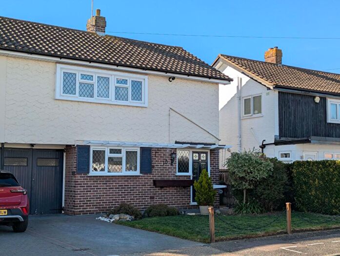 3 Bedroom Semi-Detached House For Sale In Bourne End, Hornchurch, RM11