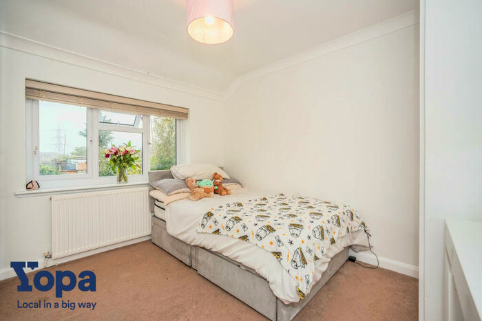 5 Bedroom Semi-Detached House For Sale In St. Botolph Road, Gravesend, DA11