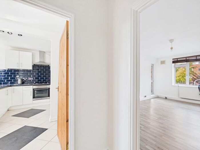3 Bedroom Flat For Sale In Stamford Road, Markfield House Stamford Road, N15